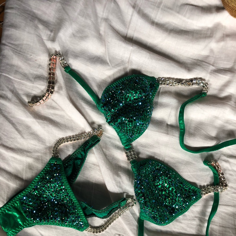 Bikini competition suit